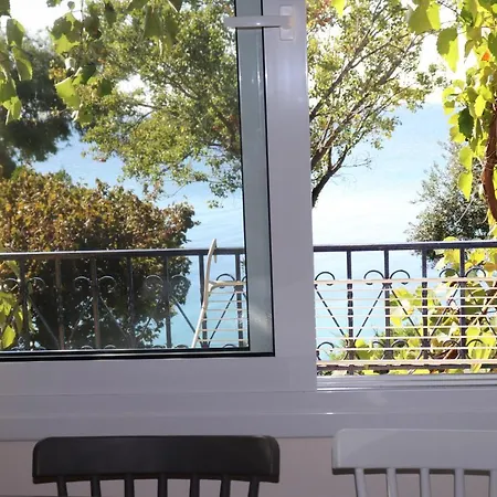 Seafront Grapevine Terrace *